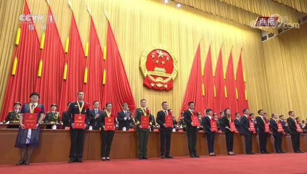 全国最新疫情表彰，致敬英勇抗疫先锋，荣誉彰显时代精神