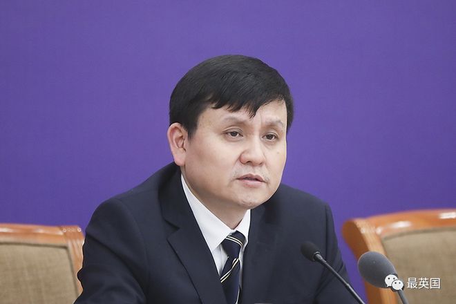 张文宏，医学领军人物践行社会责任的典范